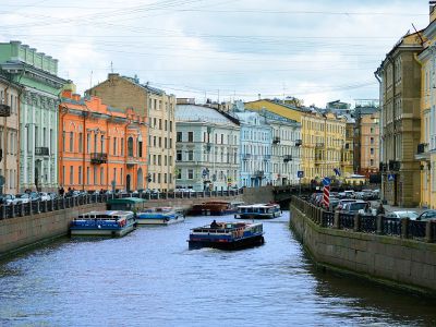Санкт-Петербург день за днем